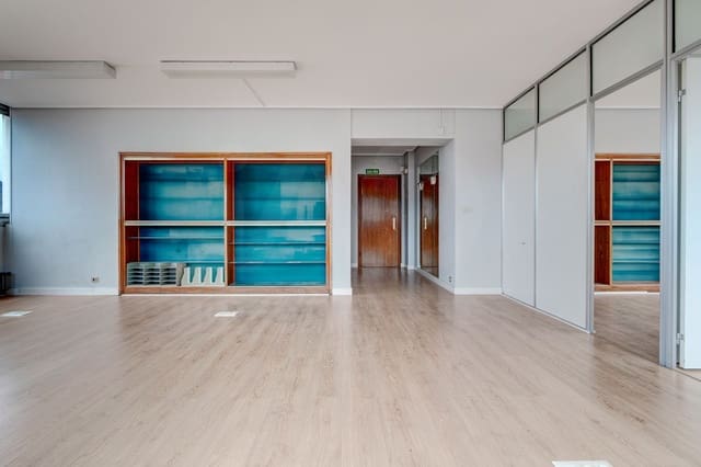 3 slaapkamer Commercieel te koop in Bilbao - € 135.000 (Ref: 9997998)