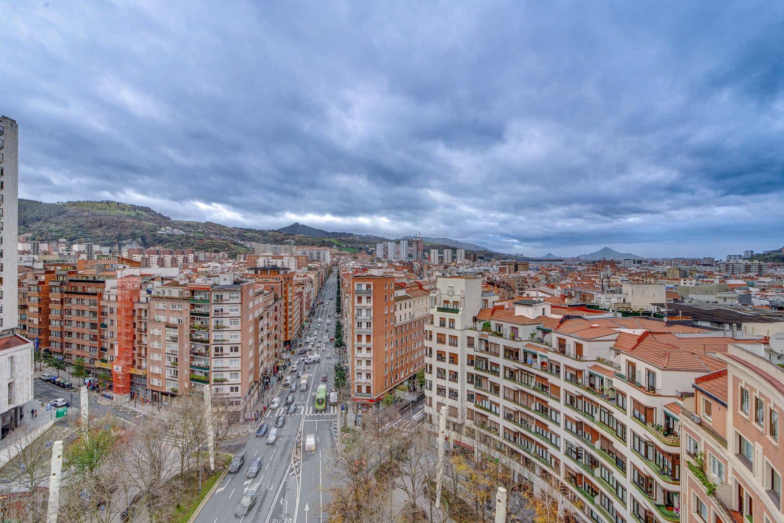 3 slaapkamer Commercieel te koop in Bilbao - € 135.000 (Ref: 9997998)