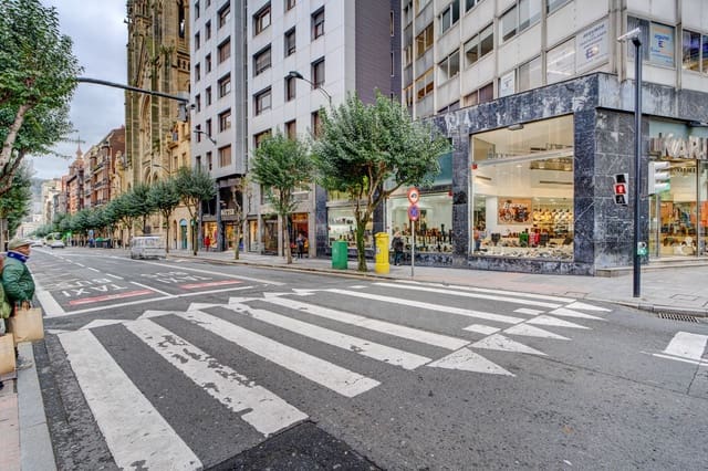3 slaapkamer Commercieel te koop in Bilbao - € 135.000 (Ref: 9997998)