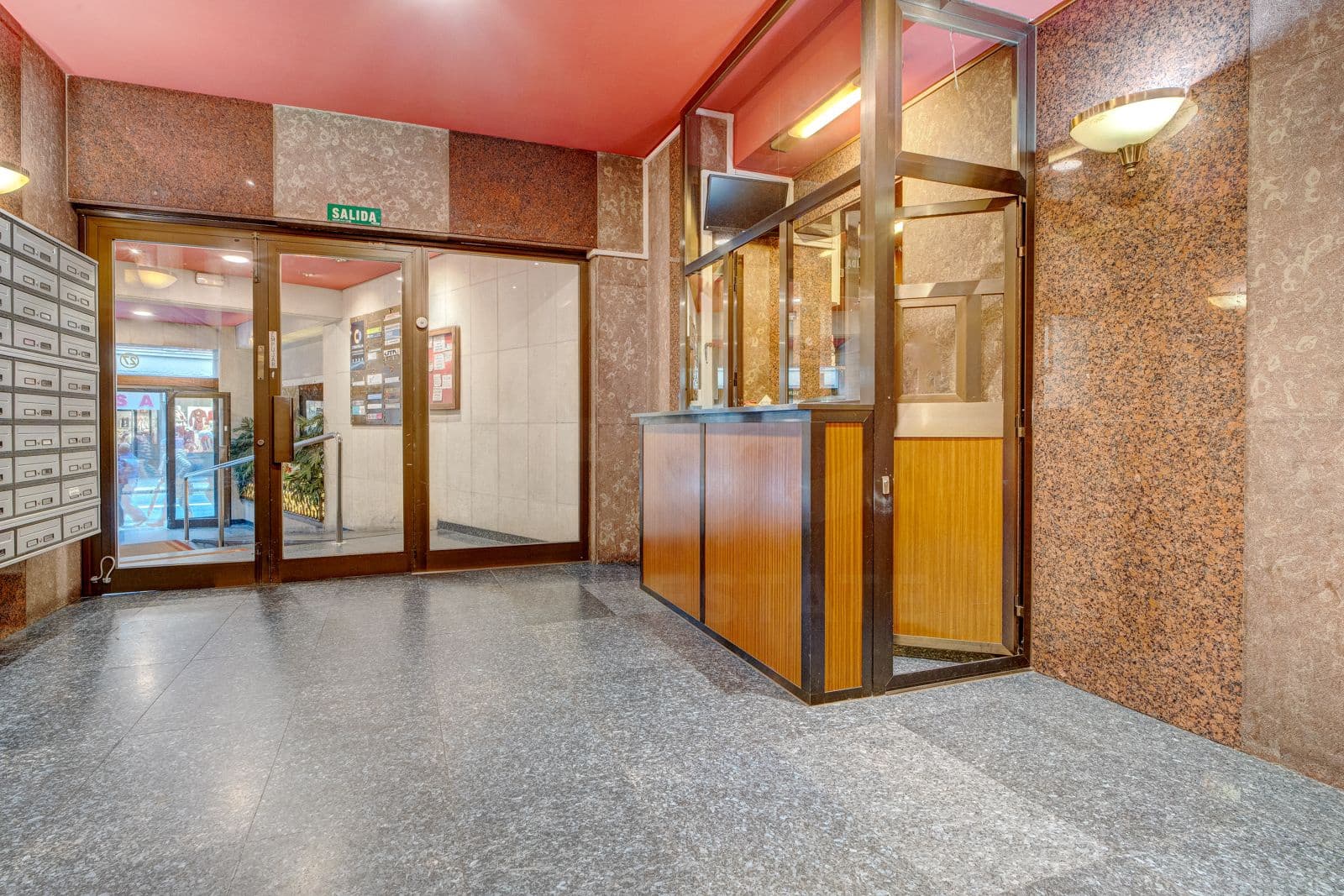 3 slaapkamer Commercieel te koop in Bilbao - € 135.000 (Ref: 9997998)