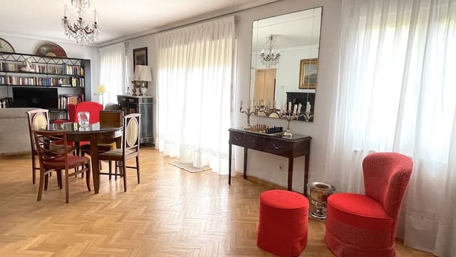 4 bedroom Terraced Villa for sale in Las Rozas de Madrid with garage - € 890,000 (Ref: 9998840)