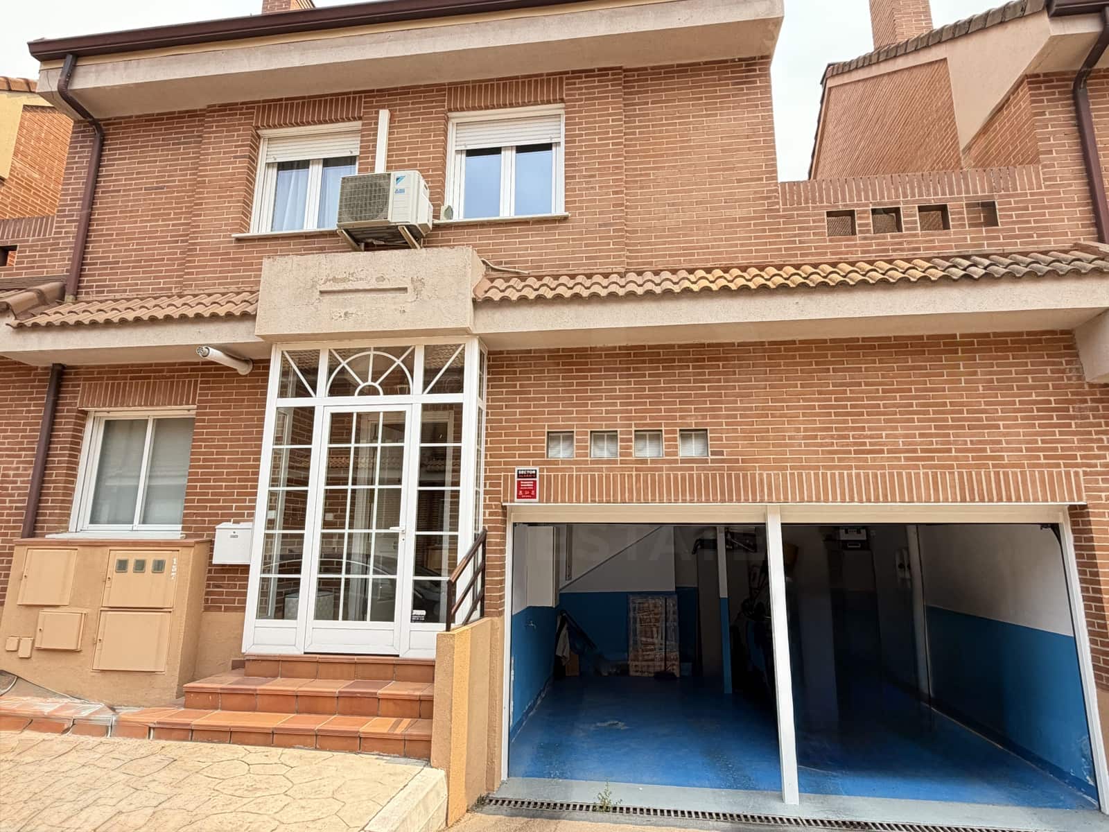 4 bedroom Terraced Villa for sale in Las Rozas de Madrid with garage - € 890,000 (Ref: 9998840)