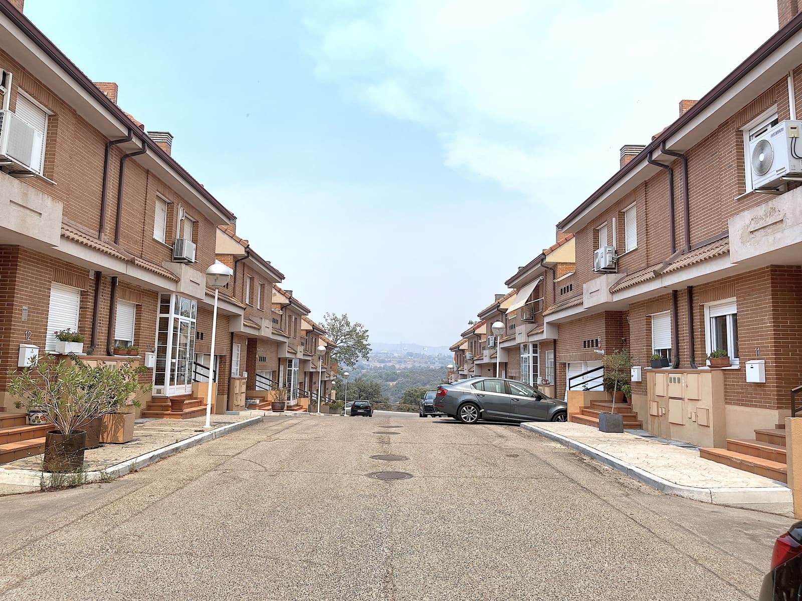 4 bedroom Terraced Villa for sale in Las Rozas de Madrid with garage - € 890,000 (Ref: 9998840)