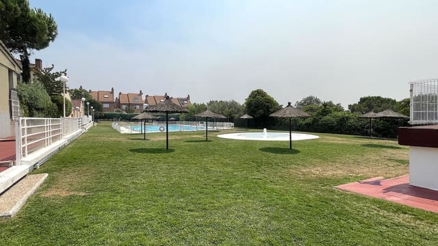 4 bedroom Terraced Villa for sale in Las Rozas de Madrid with garage - € 890,000 (Ref: 9998840)
