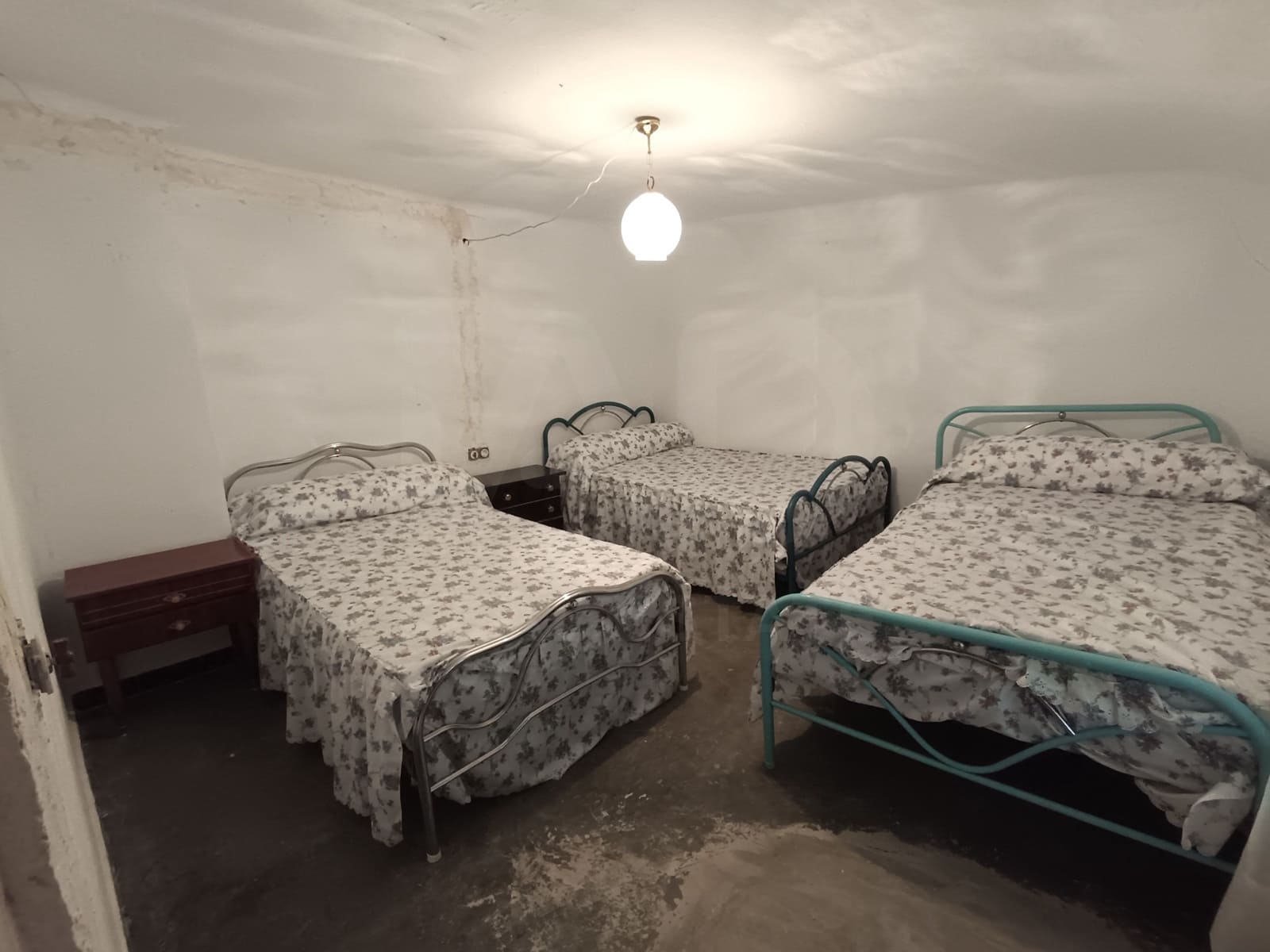 4 quarto Moradia em Banda para venda em Alamedilla com garagem - 60 000 € (Ref: 9998841)