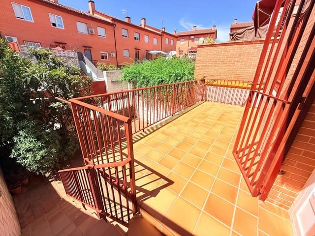 Adosado de 3 habitaciones en San Martín de Valdeiglesias en venta con garaje - 310.000 € (Ref: 9999429)