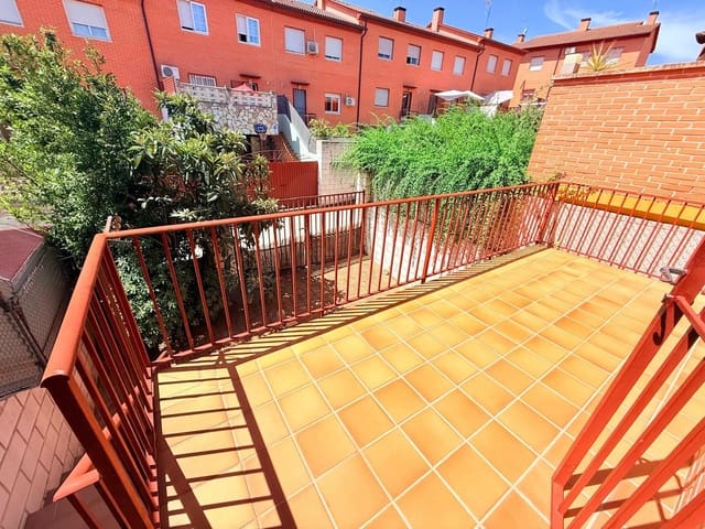 Adosado de 3 habitaciones en San Martín de Valdeiglesias en venta con garaje - 310.000 € (Ref: 9999429)