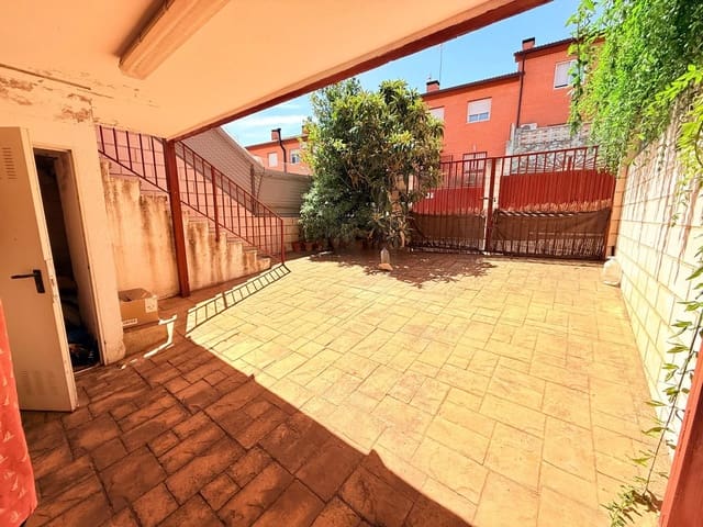 Adosado de 3 habitaciones en San Martín de Valdeiglesias en venta con garaje - 310.000 € (Ref: 9999429)