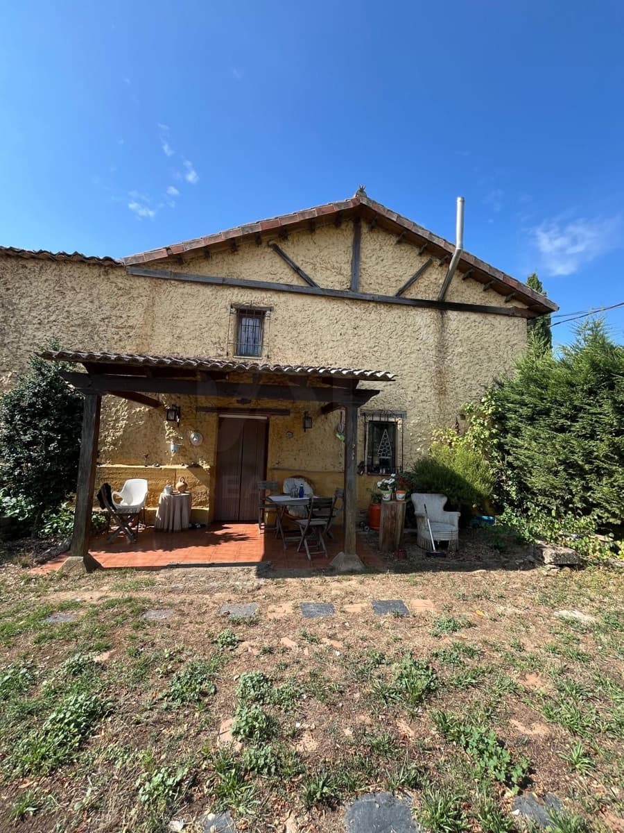 3 Zimmer Haus zu verkaufen in Cubillas de los Oteros mit Garage - 110.000 € (Ref: 9999430)