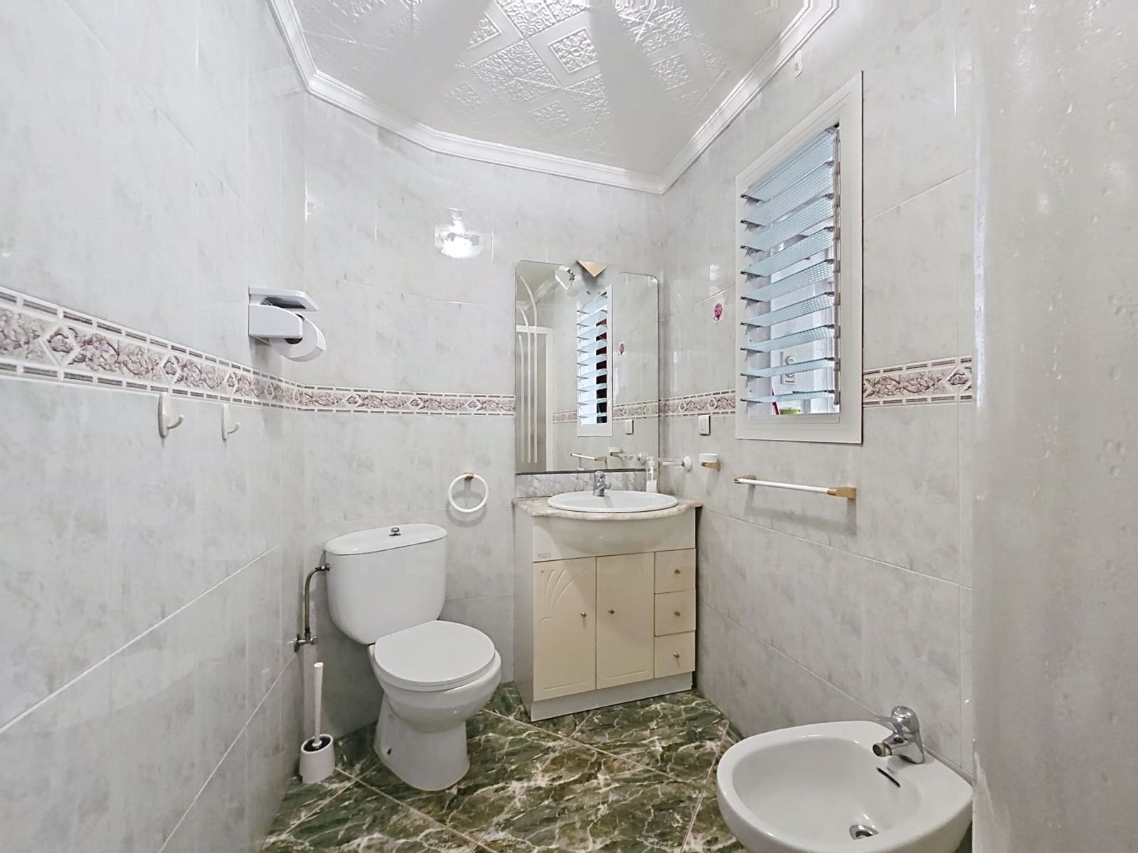 3 sovrum Lägenhet till salu i Granada stad - 245 000 € (Ref: 9999436)