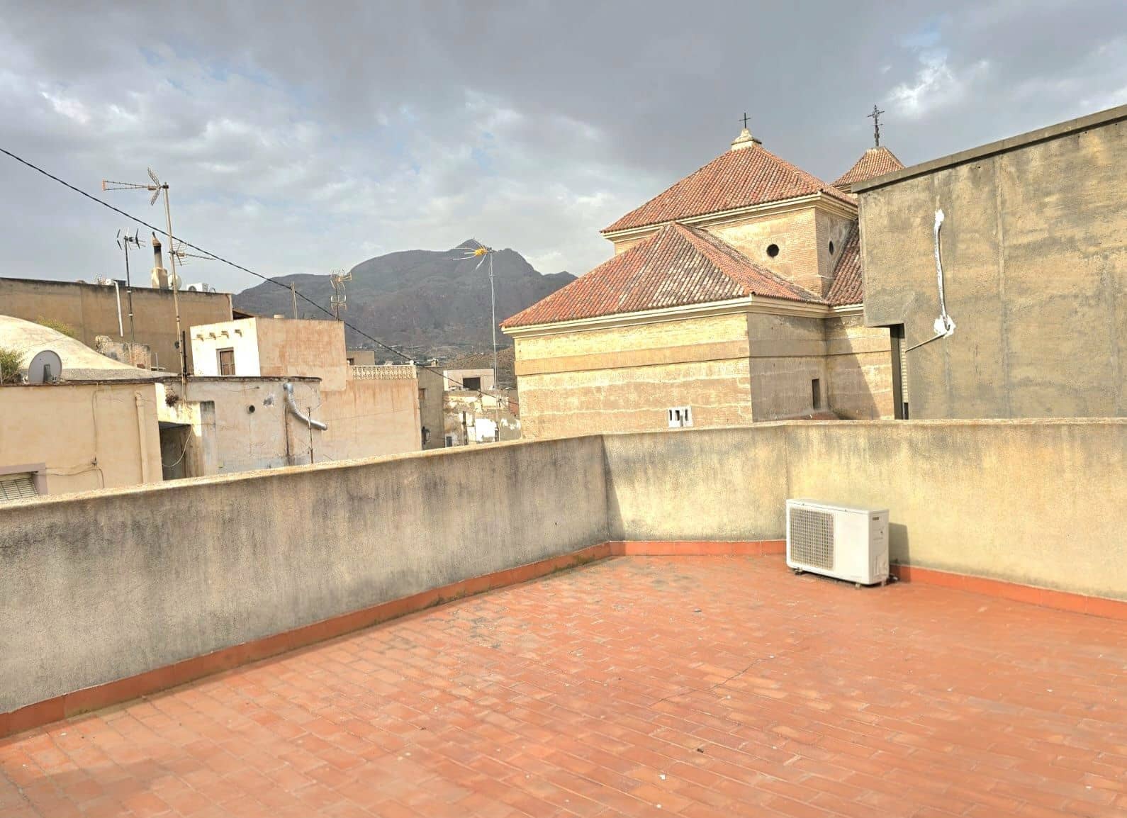 Huis te koop in Alhabia - € 80.000 (Ref: 9999841)