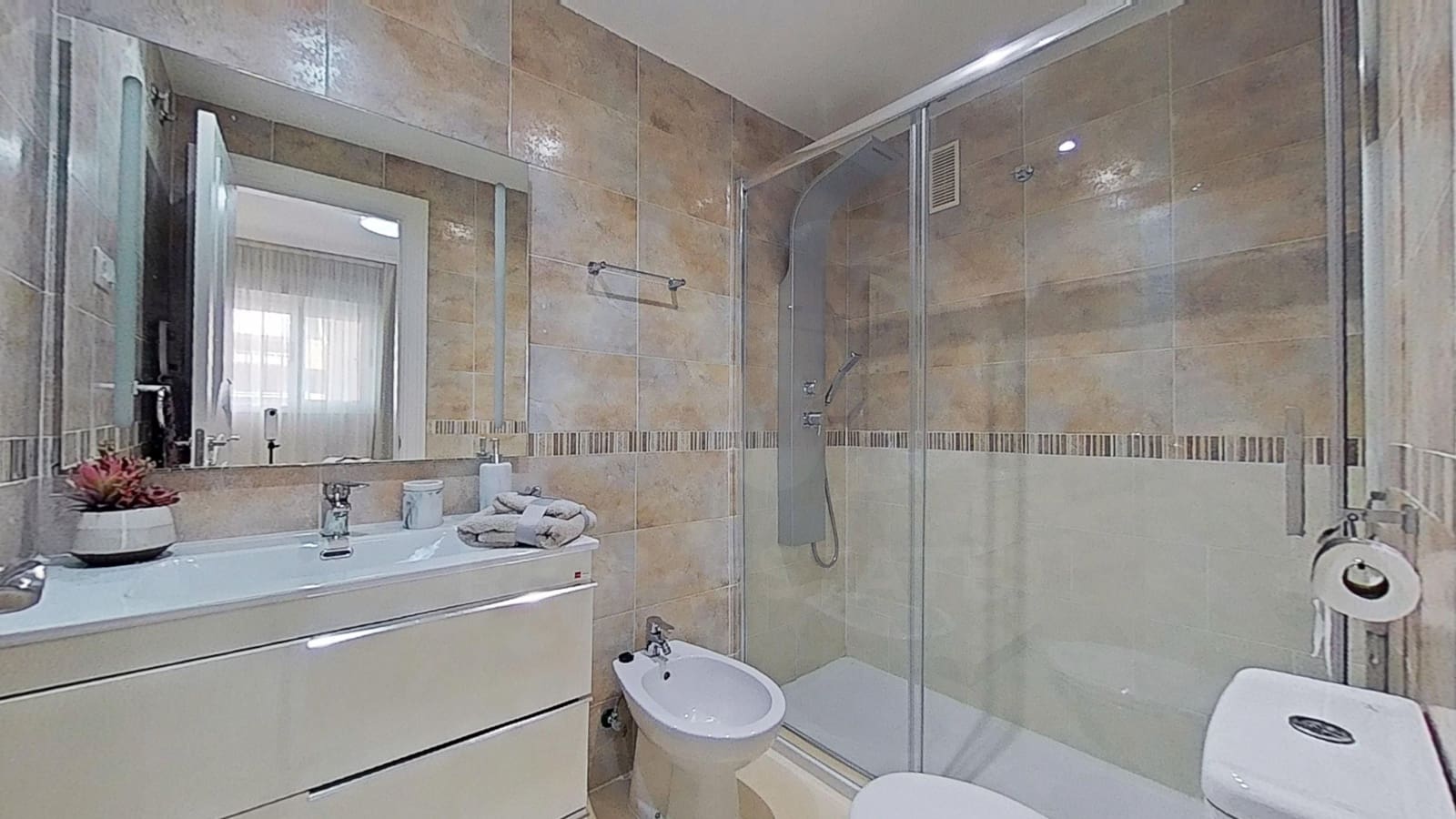 Apartamento de 2 habitaciones en Oropesa  en venta - 229.000 € (Ref: 9999849)