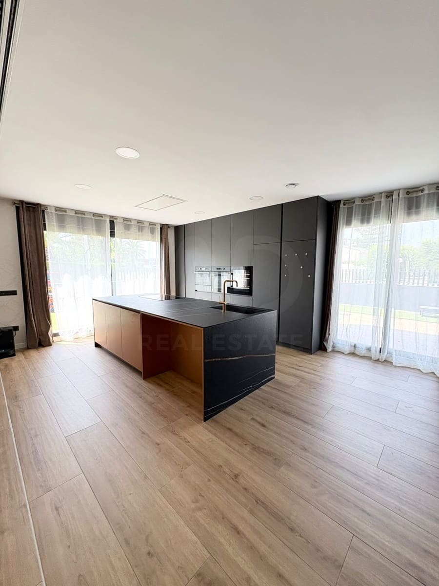 4 sypialnia Dom na sprzedaż w Cambrils z basenem garażem - 850 000 € (Ref: 9999851)