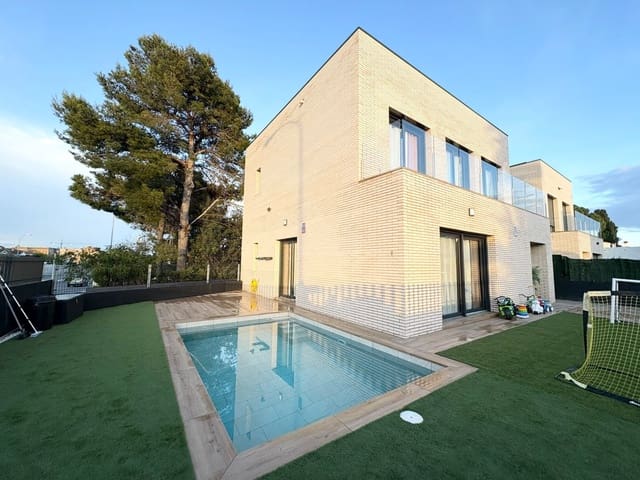 4 sypialnia Dom na sprzedaż w Vilafortuny, Cambrils z basenem garażem - 850 000 € (Ref: 9999851)