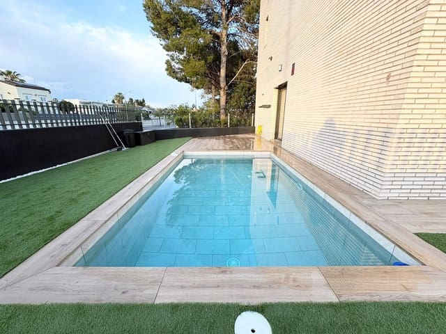 4 sypialnia Dom na sprzedaż w Vilafortuny, Cambrils z basenem garażem - 850 000 € (Ref: 9999851)