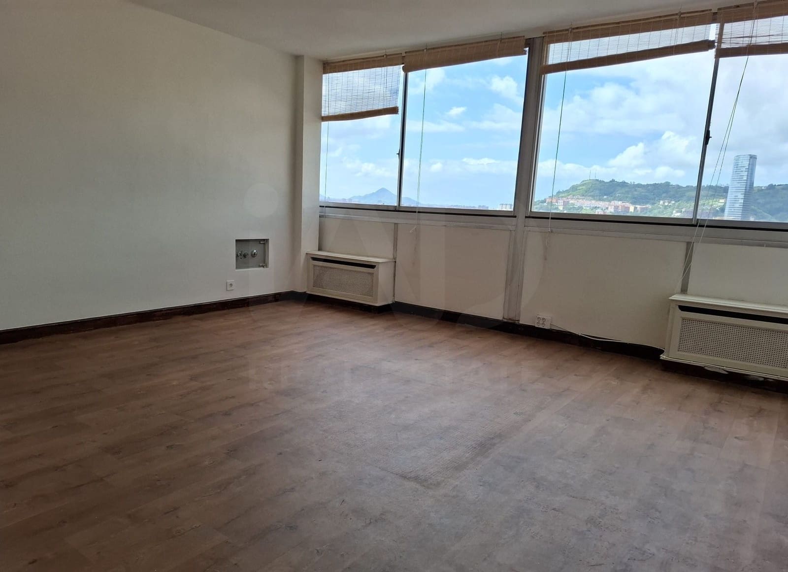 Komercyjne na sprzedaż w Bilbao - 43 000 € (Ref: 9999860)