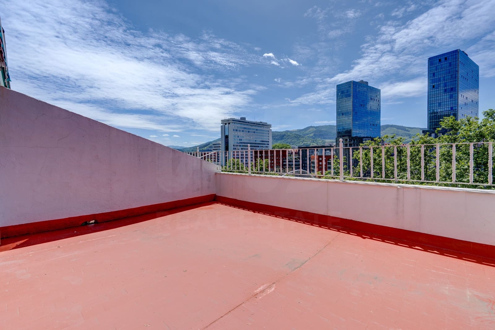 Erhverv til salg i Bilbao - € 1.162.000 (Ref: 9999861)