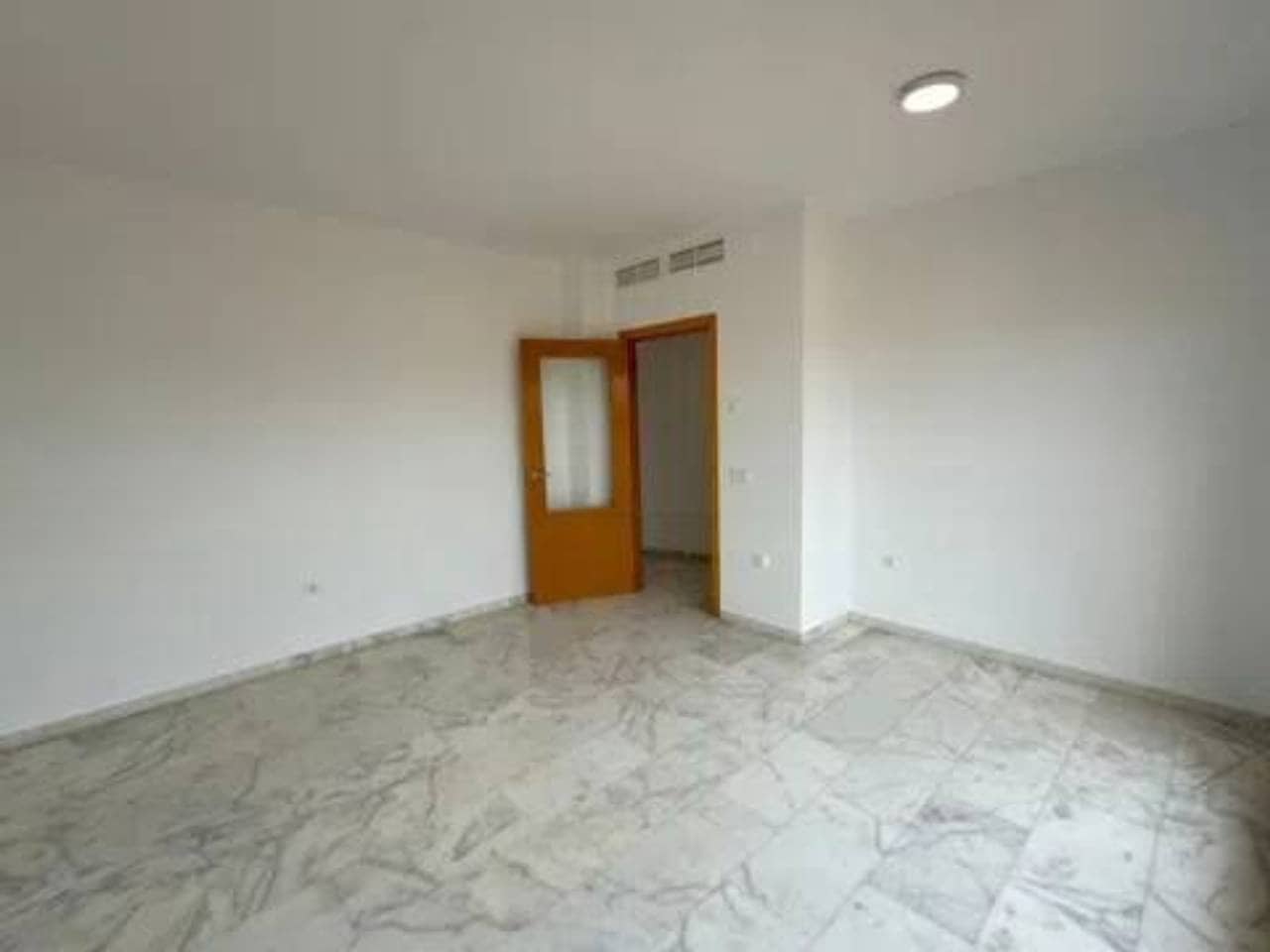 2 chambre Penthouse à vendre à Estepona avec garage - 299 000 € (Ref: 9849804)