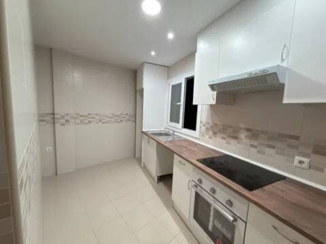 2 chambre Penthouse à vendre à Estepona avec garage - 299 000 € (Ref: 9849804)