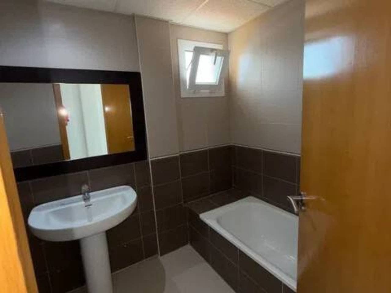 2 chambre Penthouse à vendre à Estepona avec garage - 299 000 € (Ref: 9849804)