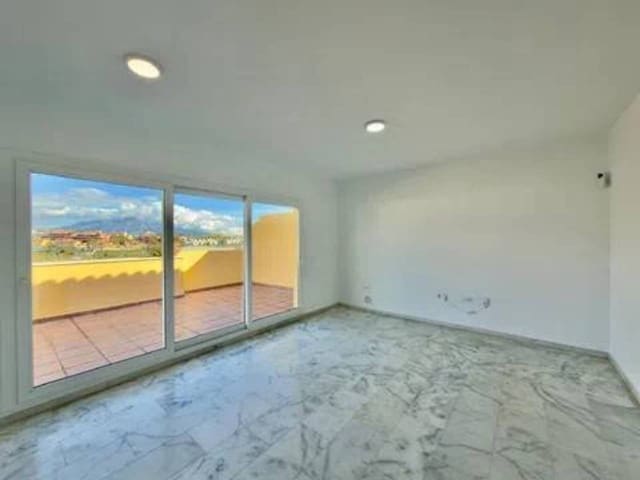 2 soverom Penthouse til salgs i Estepona med garasje - € 299 000 (Ref: 9849804)
