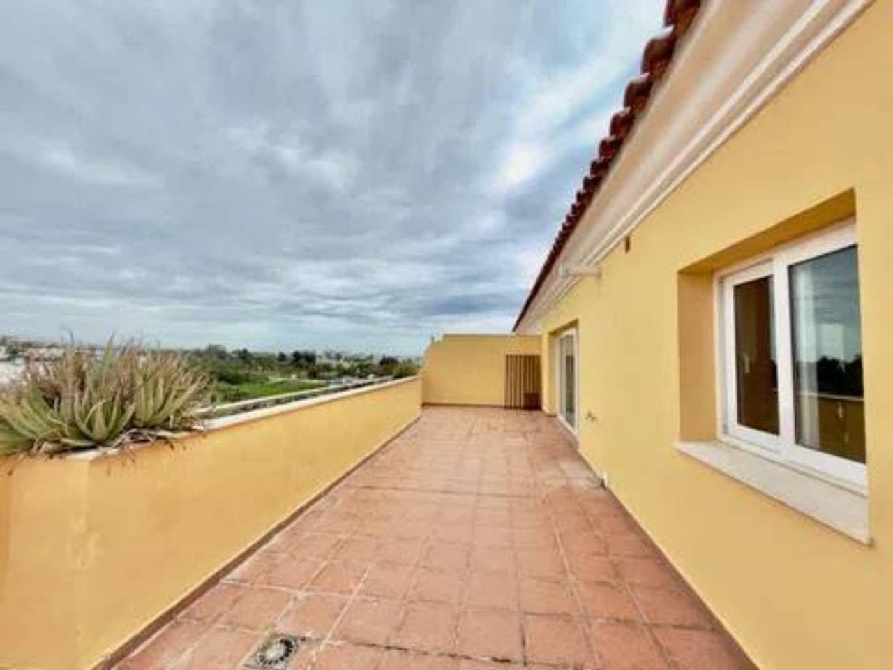 2 chambre Penthouse à vendre à Estepona avec garage - 299 000 € (Ref: 9849804)