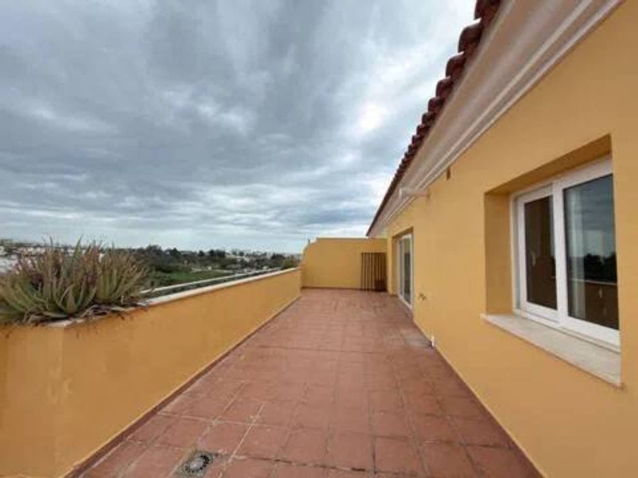 2 chambre Penthouse à vendre à Estepona avec garage - 299 000 € (Ref: 9849804)
