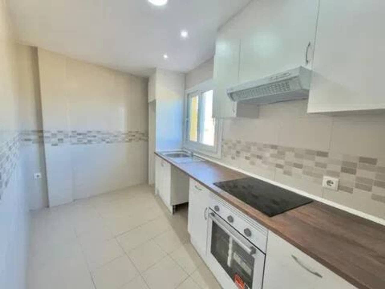 2 chambre Penthouse à vendre à Estepona avec garage - 299 000 € (Ref: 9849804)