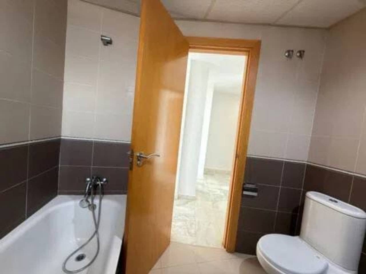 2 chambre Penthouse à vendre à Estepona avec garage - 299 000 € (Ref: 9849804)