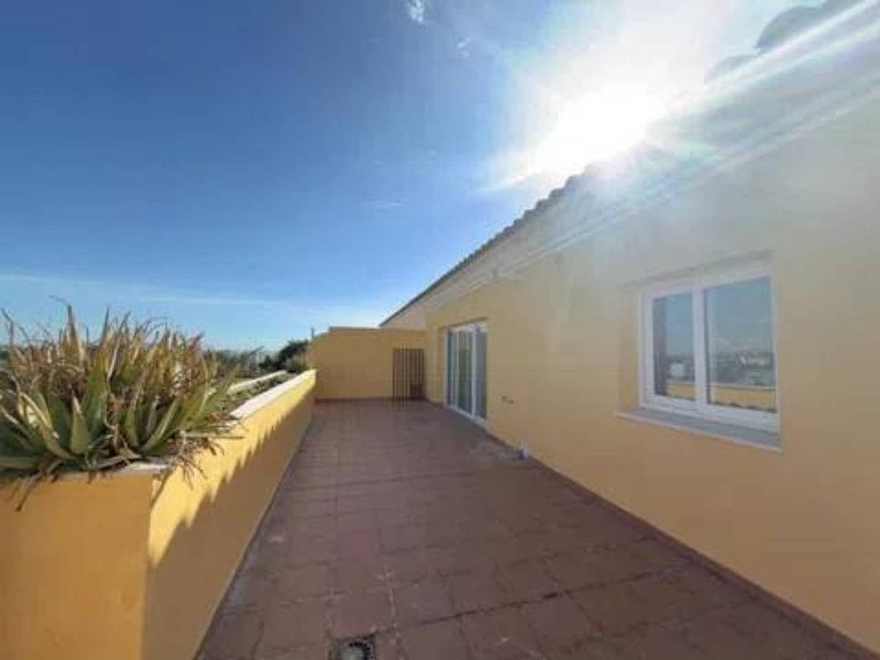 2 chambre Penthouse à vendre à Estepona avec garage - 299 000 € (Ref: 9849804)