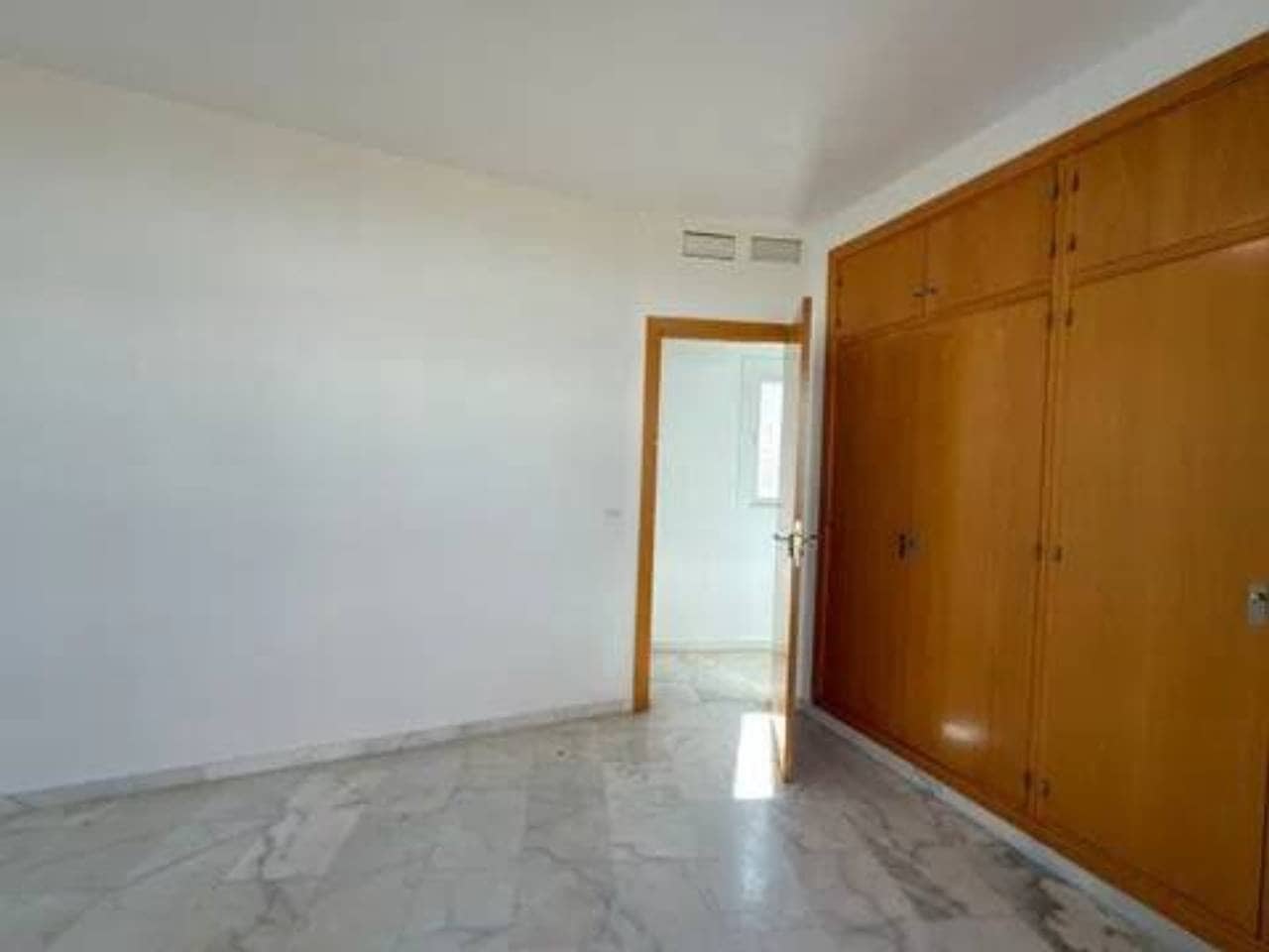 2 chambre Penthouse à vendre à Estepona avec garage - 299 000 € (Ref: 9849804)