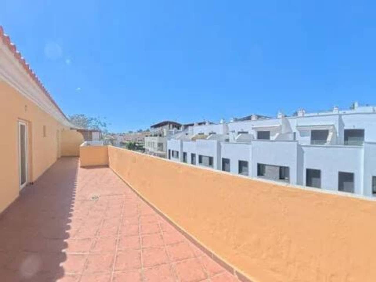 2 chambre Penthouse à vendre à Estepona avec garage - 299 000 € (Ref: 9849804)