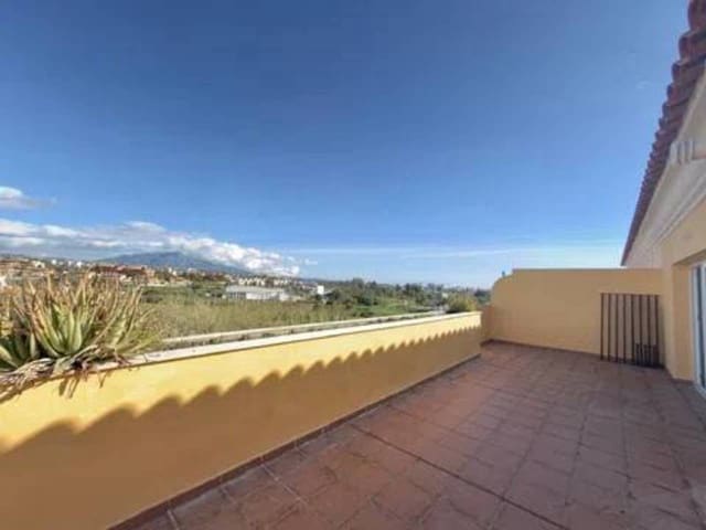 2 soverom Penthouse til salgs i Estepona med garasje - € 299 000 (Ref: 9849804)