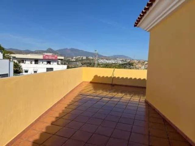 2 soverom Penthouse til salgs i Estepona med garasje - € 299 000 (Ref: 9849804)