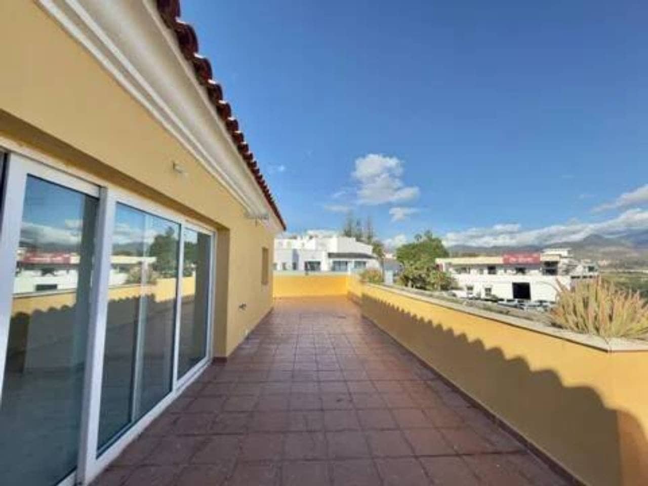 2 chambre Penthouse à vendre à Estepona avec garage - 299 000 € (Ref: 9849804)