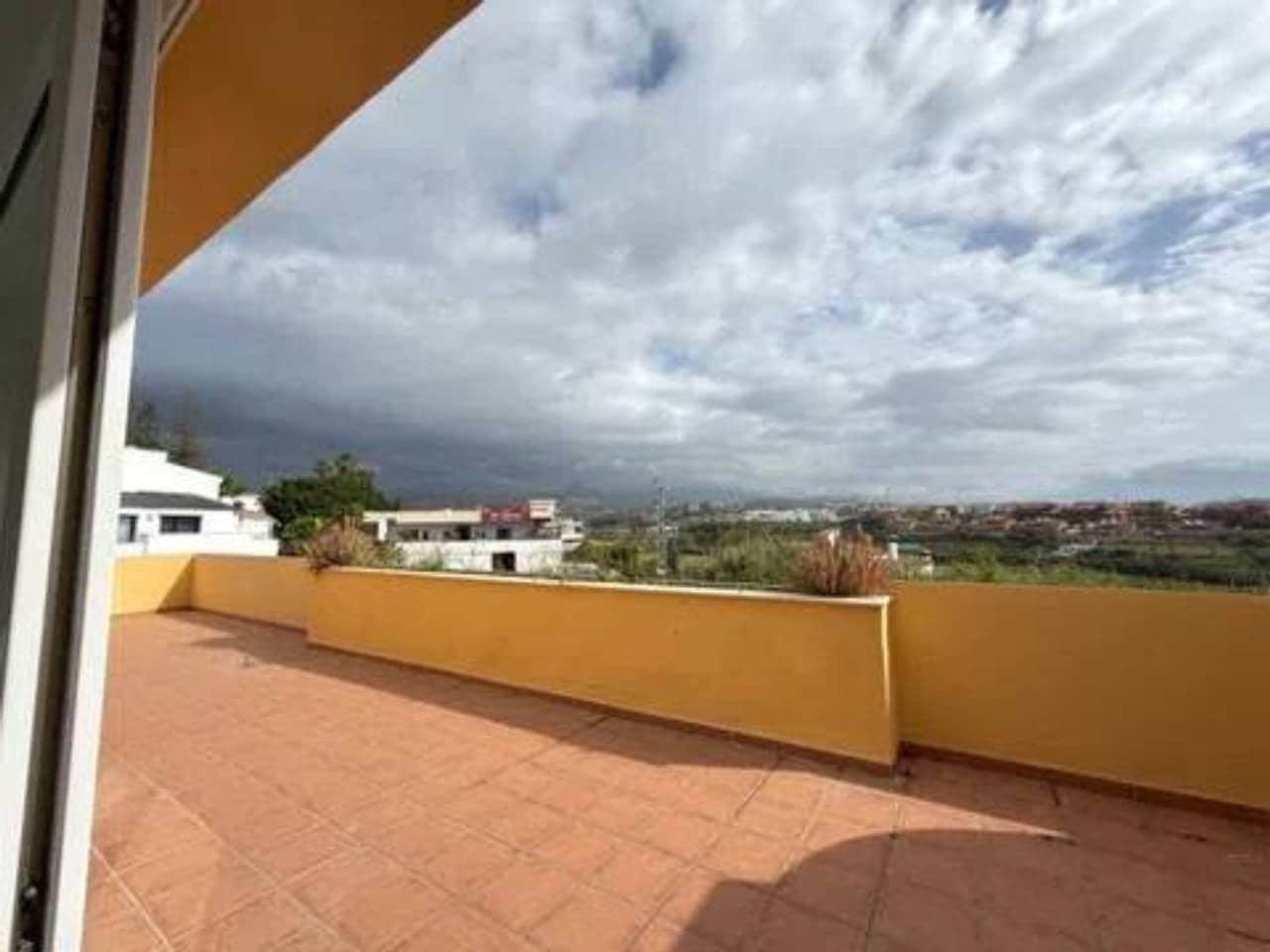 2 chambre Penthouse à vendre à Estepona avec garage - 299 000 € (Ref: 9849804)
