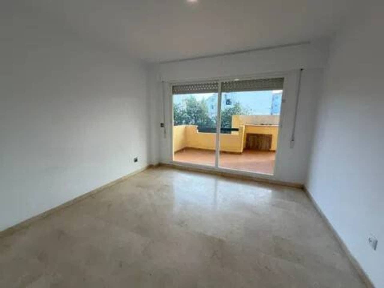 2 chambre Appartement à vendre à Estepona avec piscine garage - 317 000 € (Ref: 9849805)