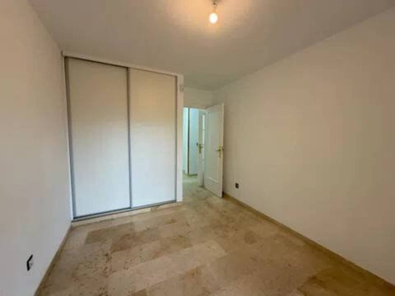 2 chambre Appartement à vendre à Estepona avec piscine garage - 317 000 € (Ref: 9849805)