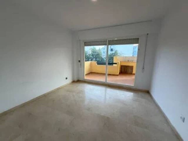 2 soverom Leilighet til salgs i Estepona med svømmebasseng garasje - € 299 000 (Ref: 9849805)