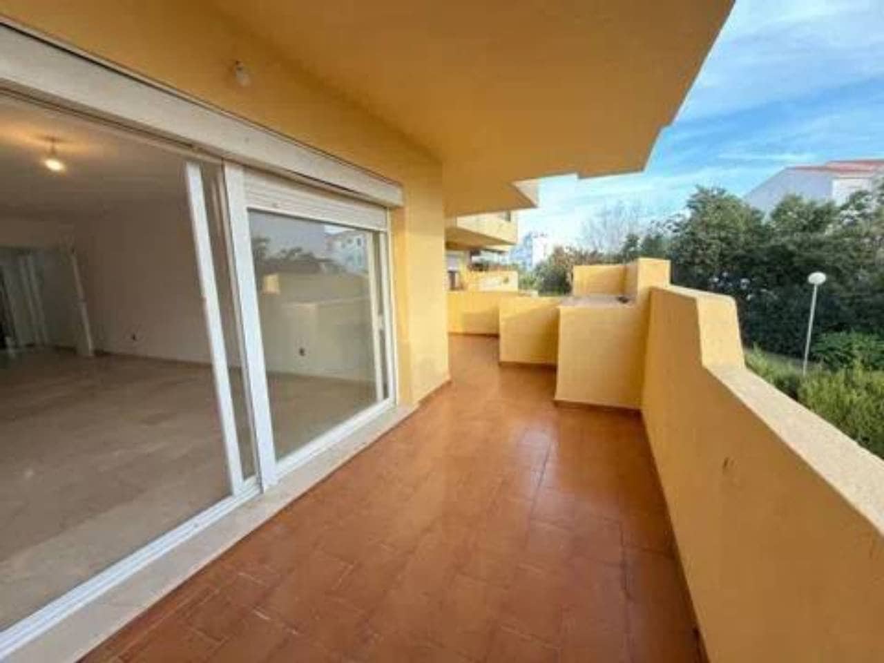 2 chambre Appartement à vendre à Estepona avec piscine garage - 317 000 € (Ref: 9849805)