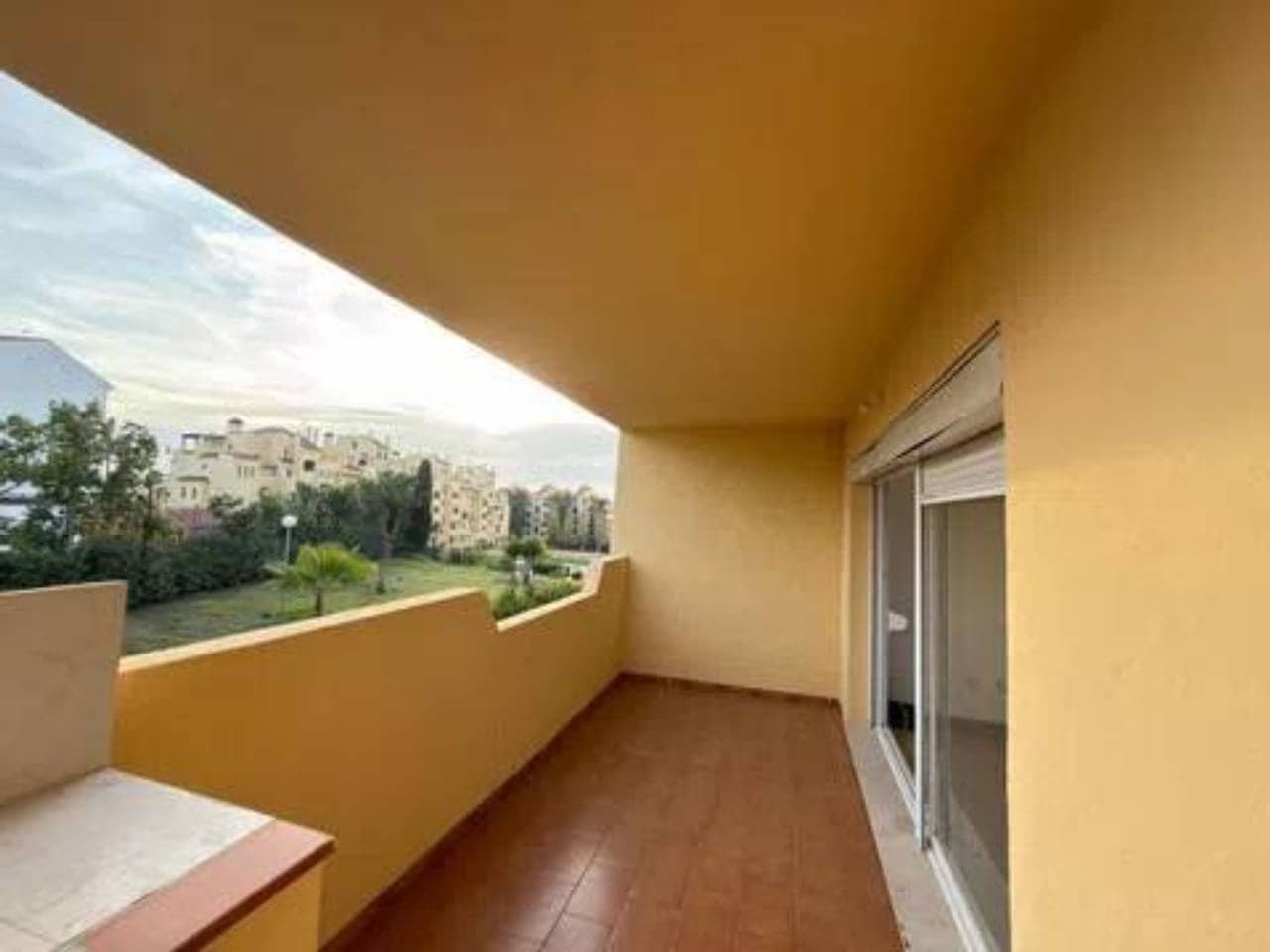 2 chambre Appartement à vendre à Estepona avec piscine garage - 317 000 € (Ref: 9849805)