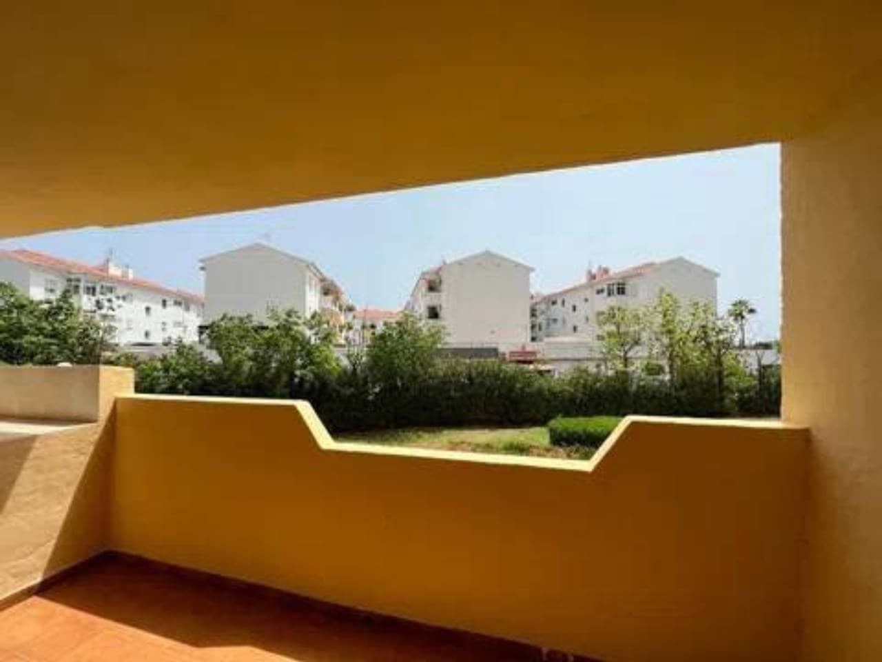 2 chambre Appartement à vendre à Estepona avec piscine garage - 317 000 € (Ref: 9849805)