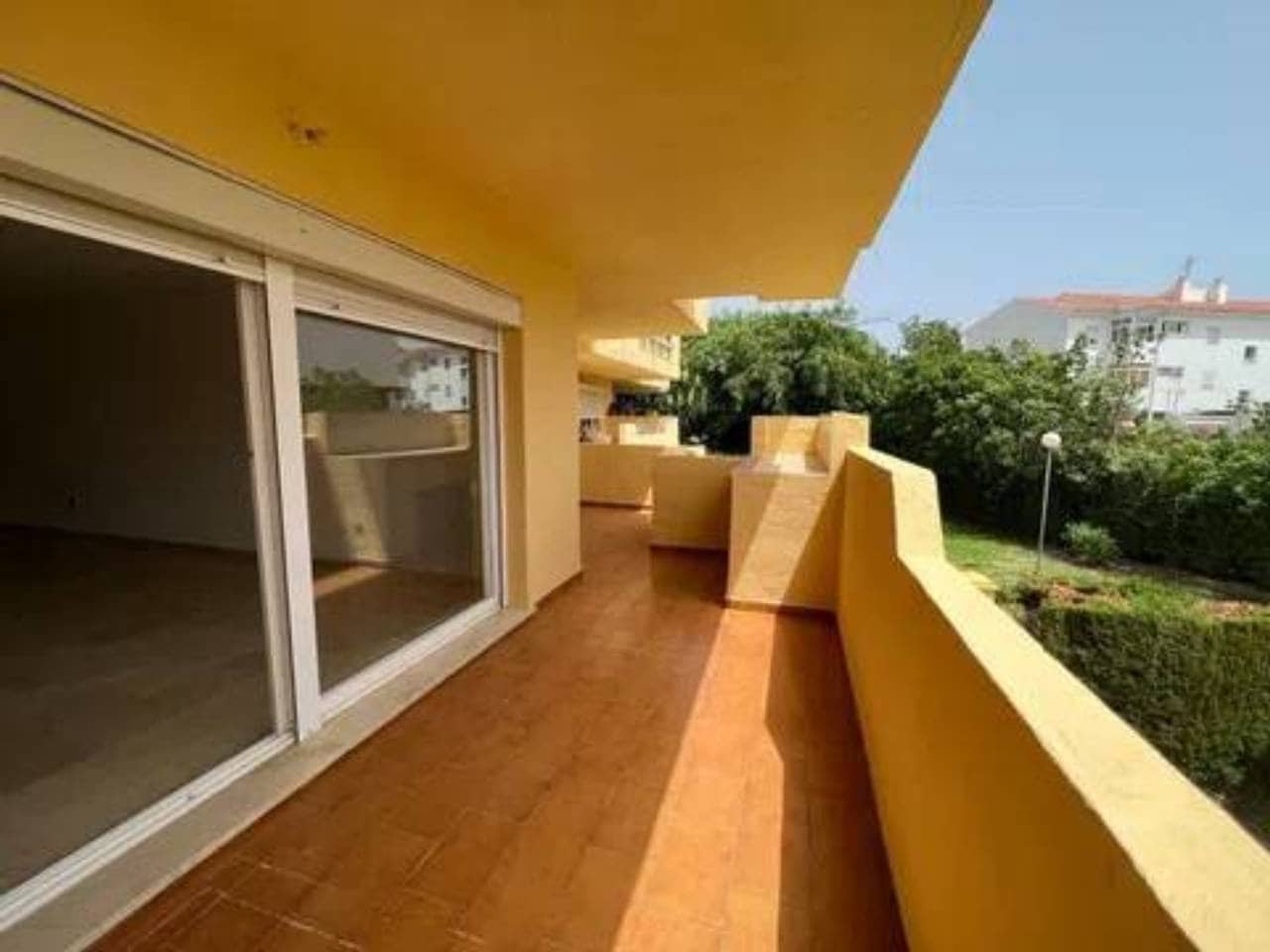 2 chambre Appartement à vendre à Estepona avec piscine garage - 317 000 € (Ref: 9849805)
