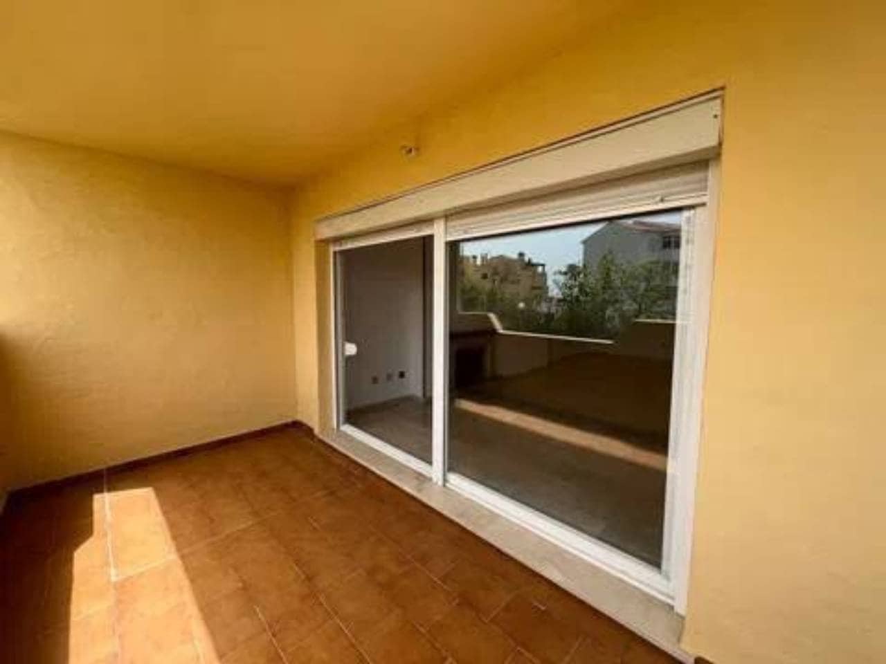 2 chambre Appartement à vendre à Estepona avec piscine garage - 317 000 € (Ref: 9849805)