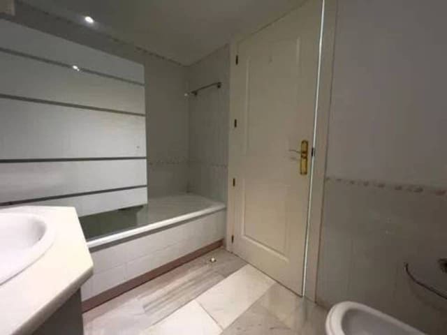 3 soveværelse Lejlighed til salg i Guadalmina, Marbella med swimmingpool - € 585.000 (Ref: 9849810)