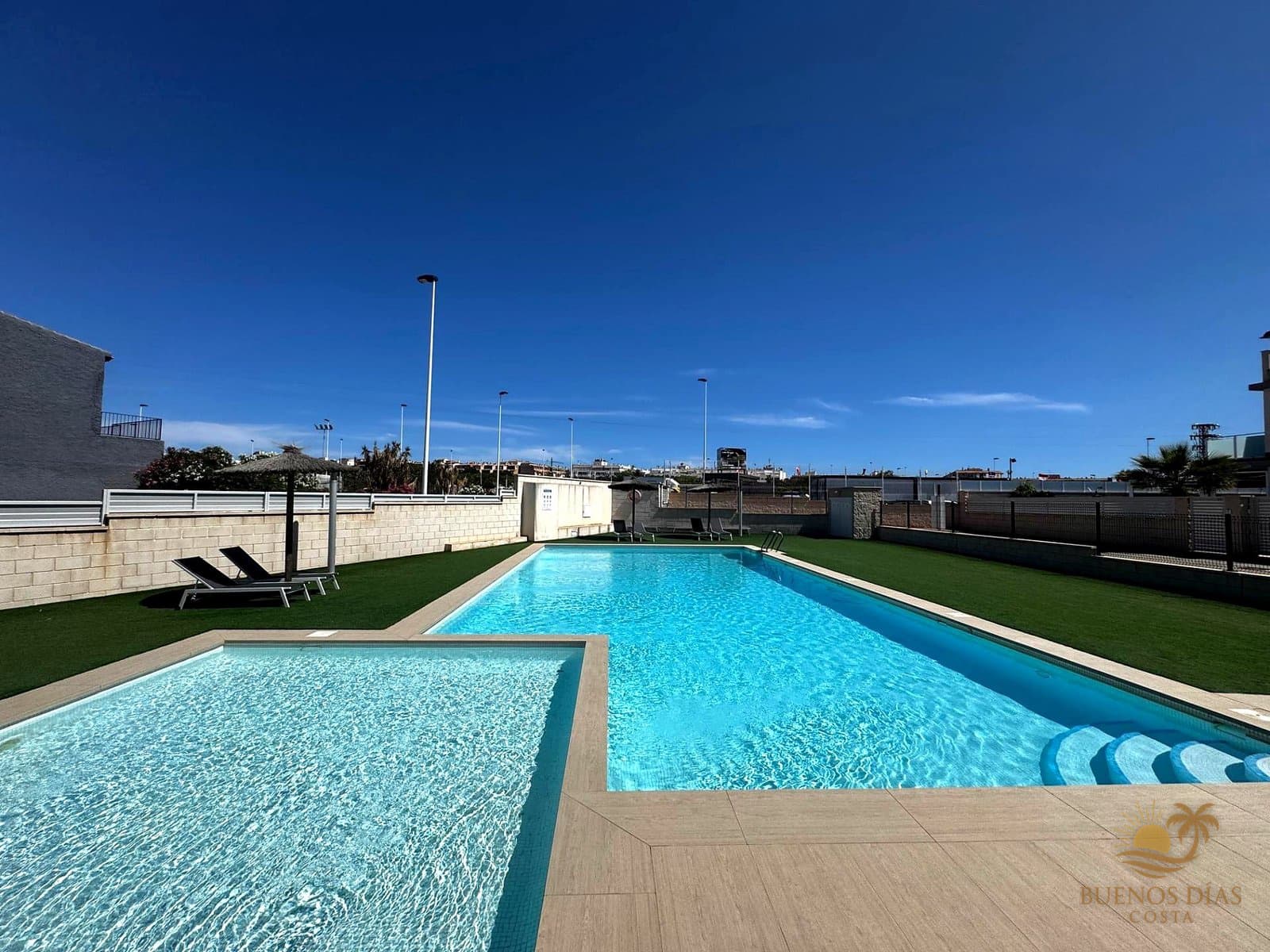 3 slaapkamer Appartement te koop in Torrevieja met zwembad garage - € 314.900 (Ref: 10156887)