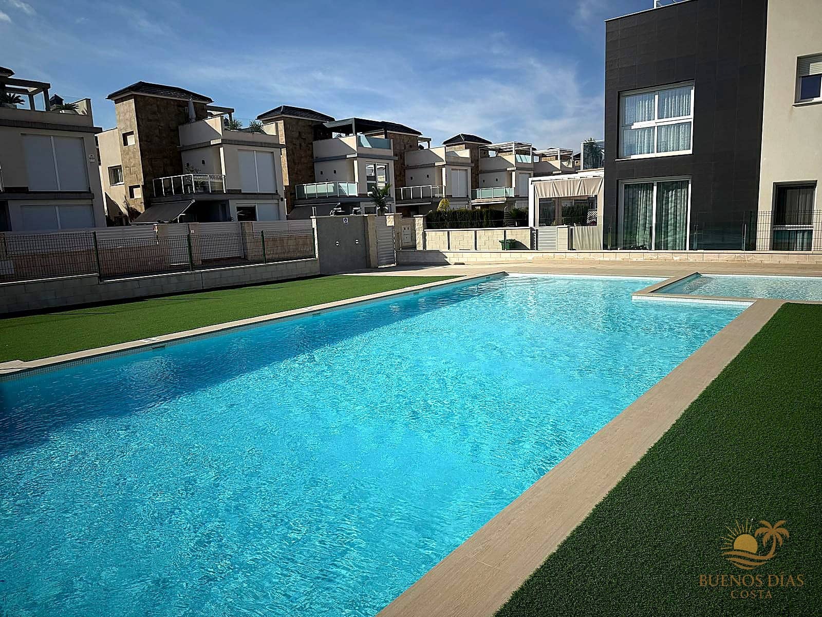 3 slaapkamer Appartement te koop in Torrevieja met zwembad garage - € 314.900 (Ref: 10156887)