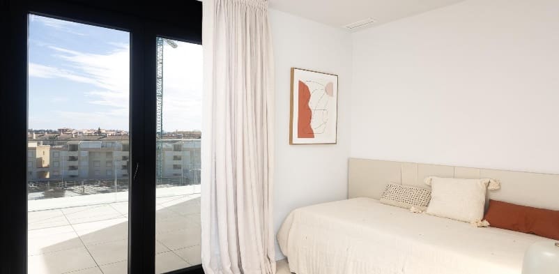2 bedroom Penthouse for sale in Denia with pool garage - € 499,000 (Ref: 9852264)