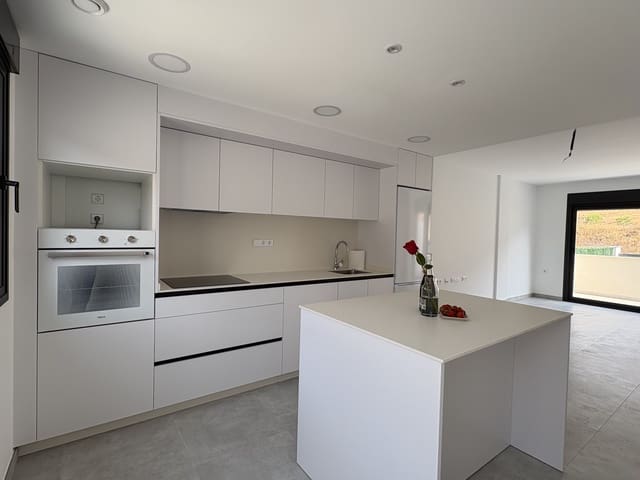 Chalet de 2 habitaciones en Cox en venta con piscina garaje - 279.000 € (Ref: 9854543)