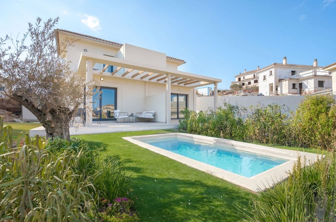 2 soverom Villa til salgs i Palma de Mallorca med svømmebasseng garasje - € 399 000 (Ref: 9877168)